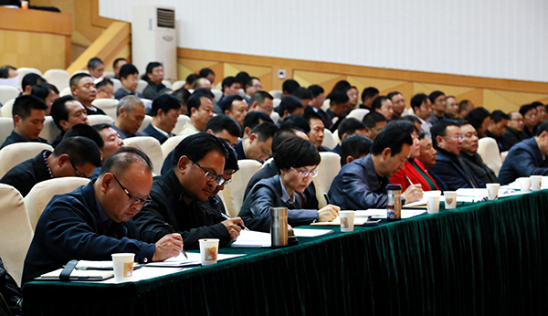 3、参会人员认真作笔记。.jpg 3、参会人员认真作笔记。.jpg