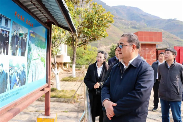 0402省人大调研组.jpg 0402省人大调研组.jpg