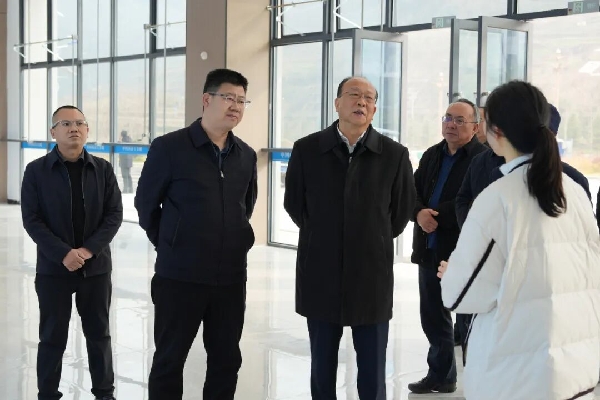 1212省人大调研2.jpg 1212省人大调研2.jpg